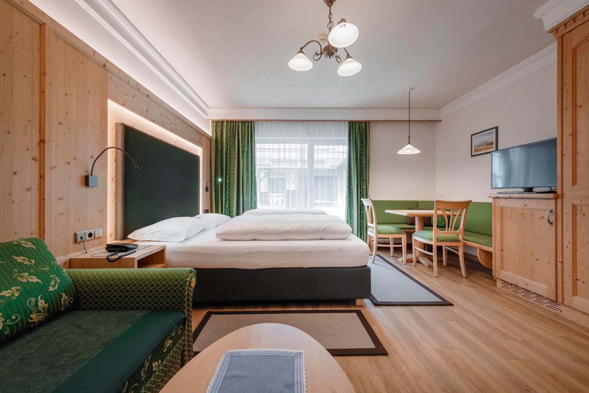 Hotel Sureghes Ortisei Esterno foto